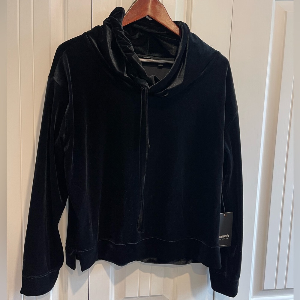 Peach brand “Sofia Style” Black Velvet sweatshirt NWT size Medium athleisure